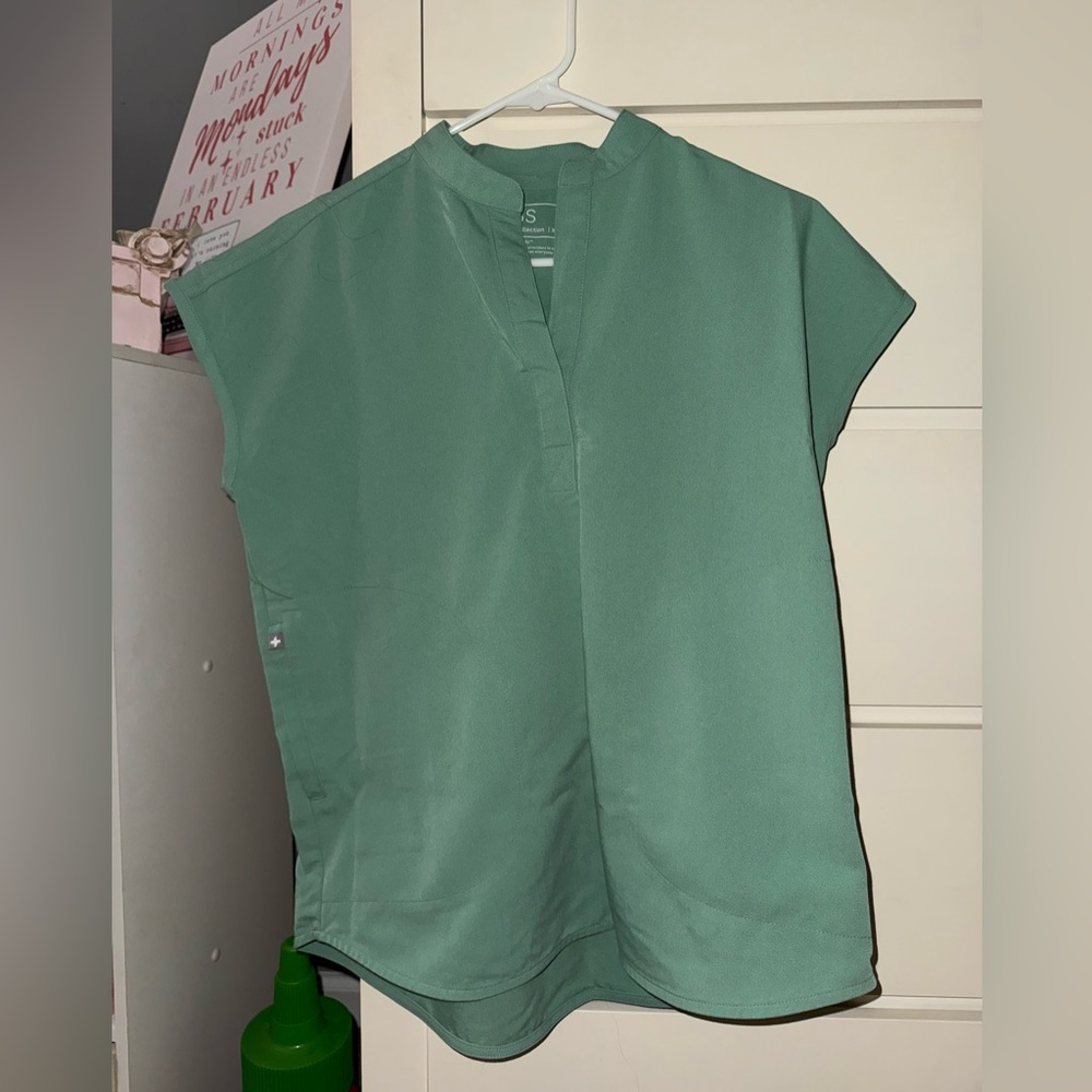 Figs Women’s Jade Green Scrubs Set *LE COLOR*